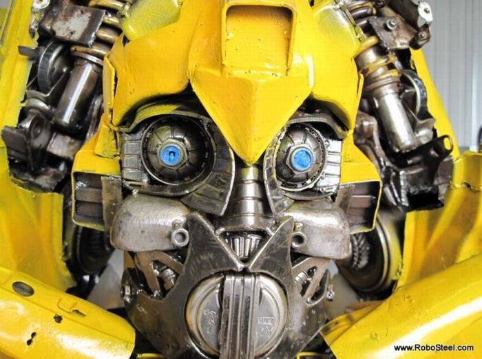 Bumblebee out of Recycled Steel (12 pics)