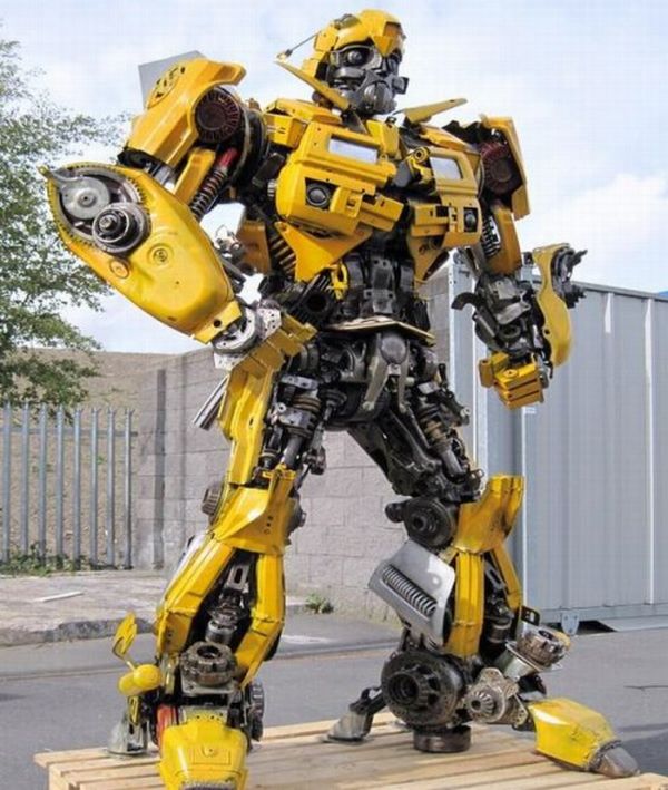 Bumblebee out of Recycled Steel (12 pics)