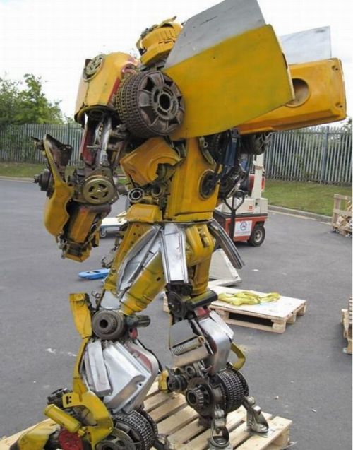 Bumblebee out of Recycled Steel (12 pics)