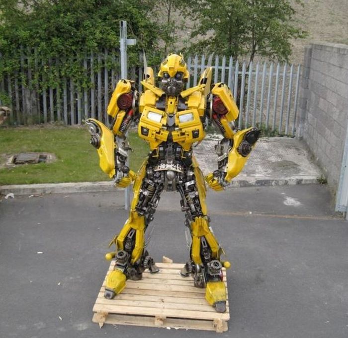 Bumblebee out of Recycled Steel (12 pics)