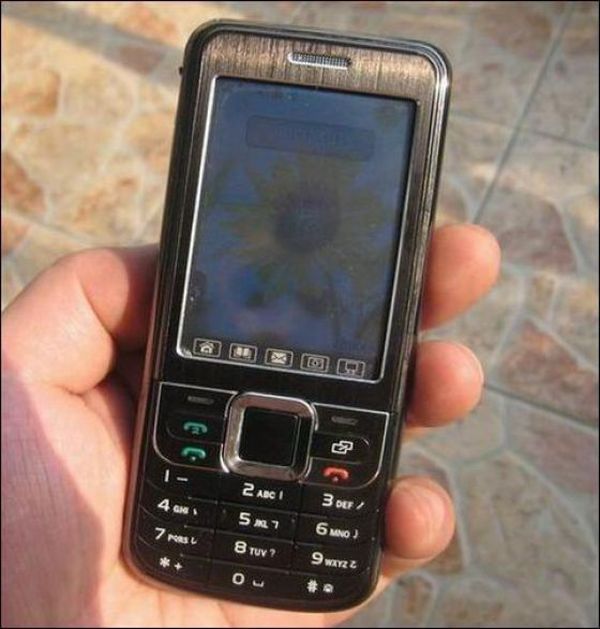 Cell Phone with a Secret (6 pics)