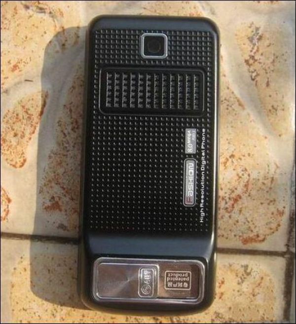 Cell Phone with a Secret (6 pics)