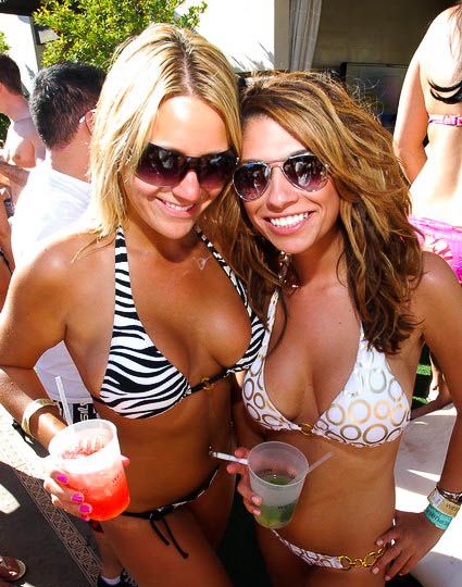 Las Vegas Pool Party Girls (96 pics)