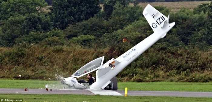 Air Show Crash and Spectacular Escape of Pilot (6 pics)