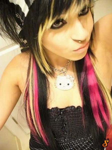 Cute Emo Girls (71 pics)