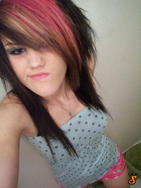 Cute Emo Girls (71 pics)