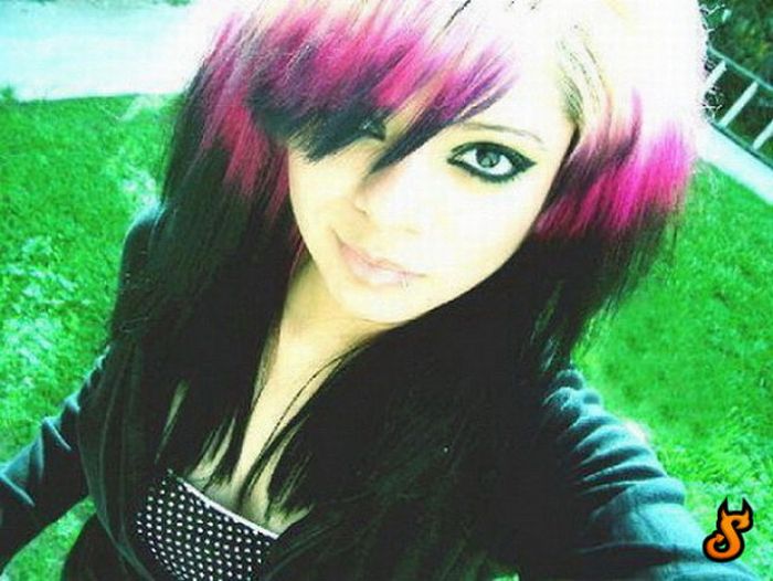 Cute Emo Girls (71 pics)