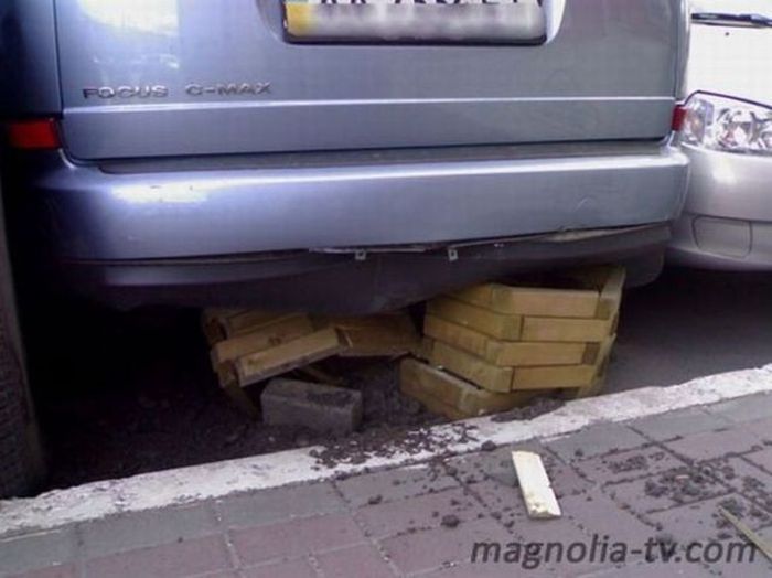 Oldie of the Day. Extreme Parking (7 pics)