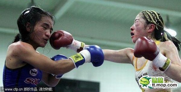 Women's Boxing is Awful (12 pics)