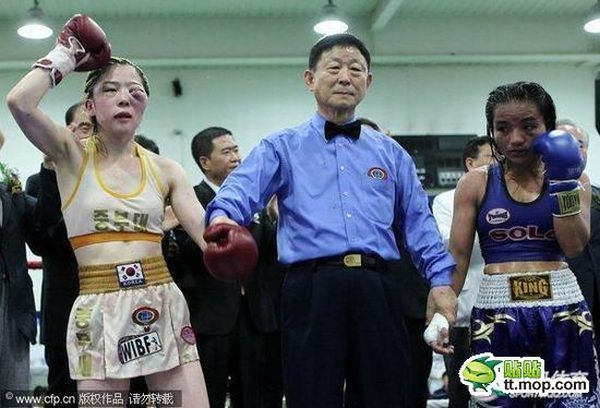 Women's Boxing is Awful (12 pics)