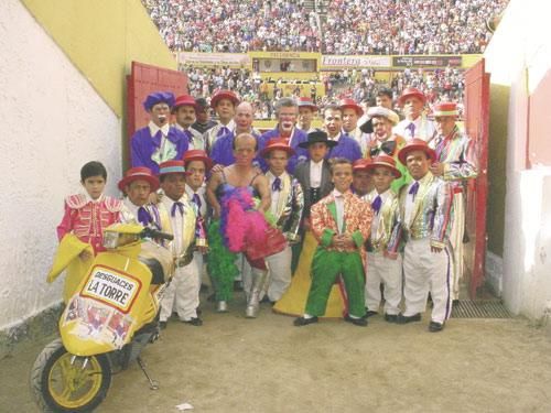 Midget Bullfighters (17 pics)