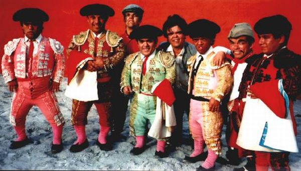 Midget Bullfighters (17 pics)