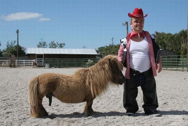 Midget Bullfighters (17 pics)