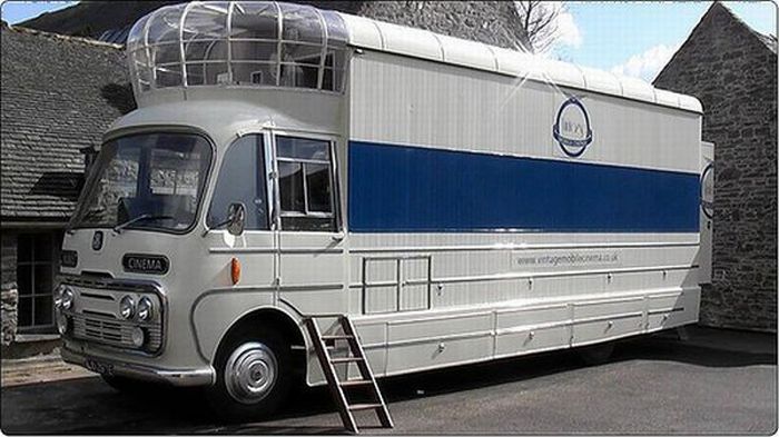 Mobile Cinema (5 pics)