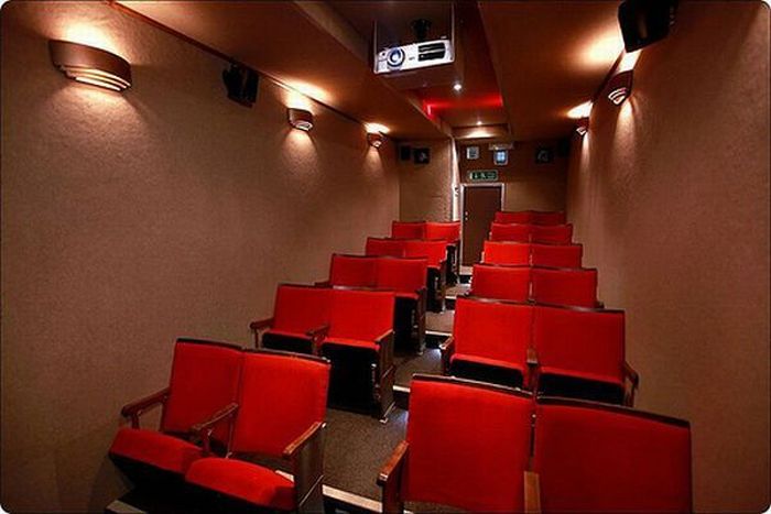 Mobile Cinema (5 pics)