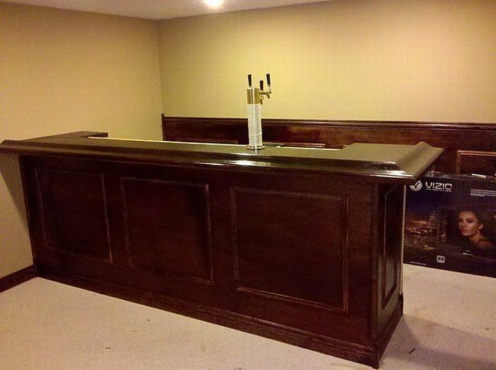 How to Build an Awesome Bar in Your Basement (35 pics)