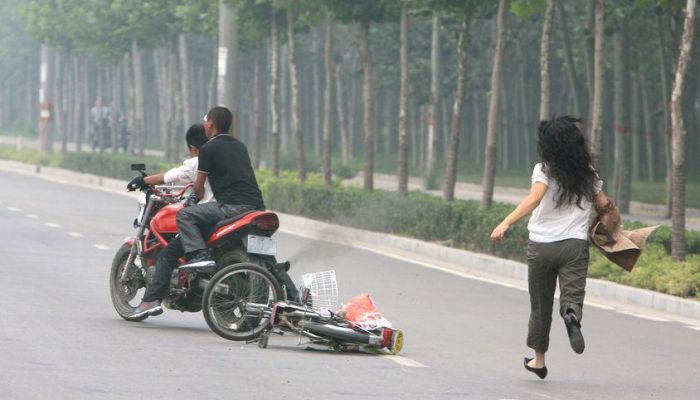 Hit and Run. Chinese Style (7 pics)