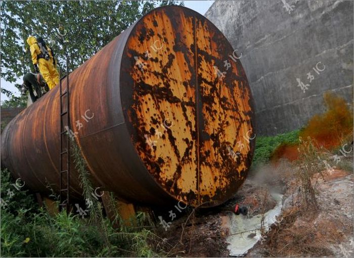 Acid Leak in China (13 pics)