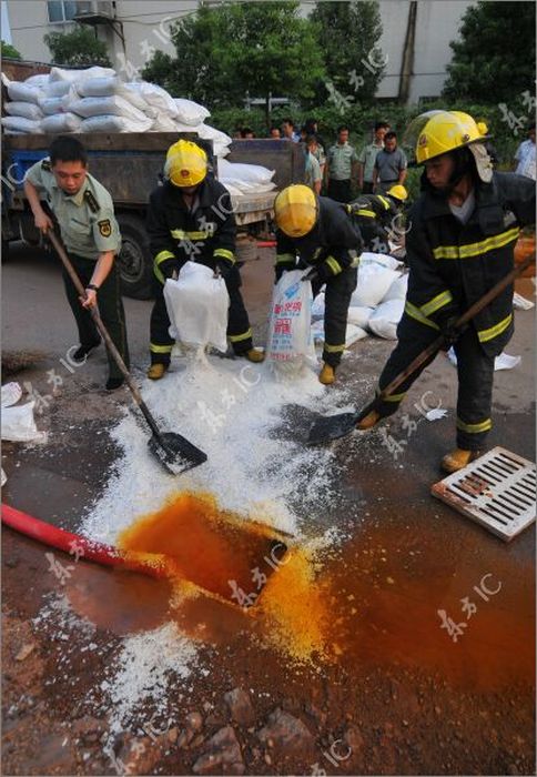 Acid Leak in China (13 pics)