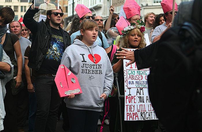 Pope Protest Signs (30 pics)