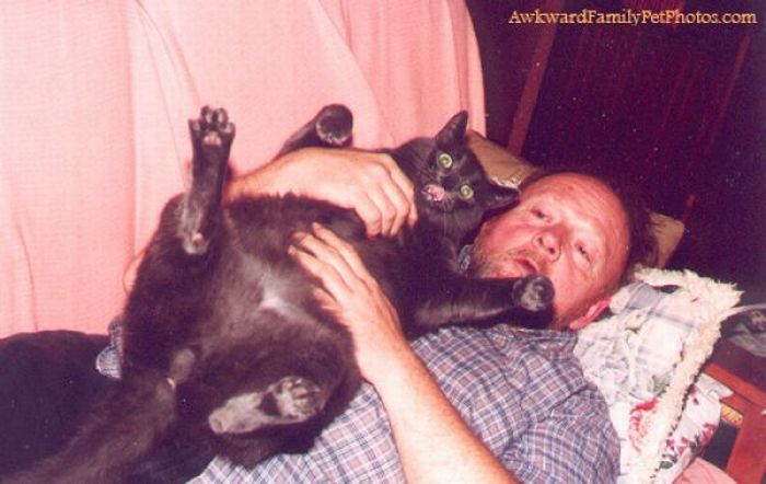 Funny Family Photos With Pets (27 pics)