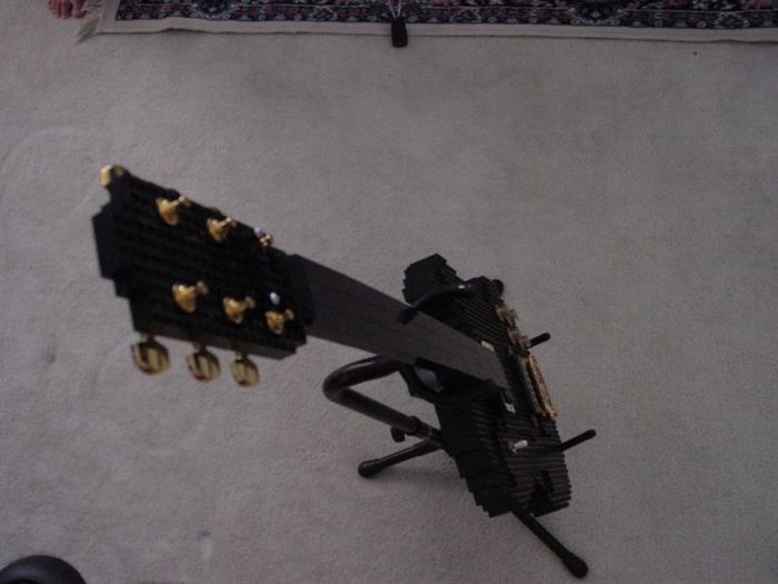 Lego Guitar (7 pics)