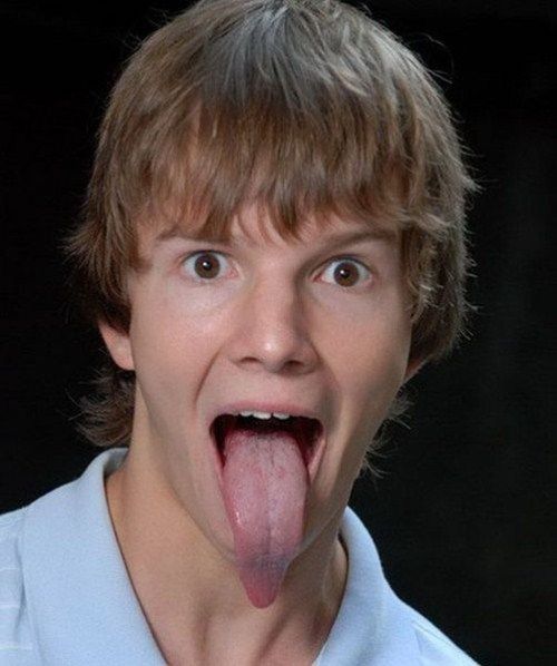 A Guy with a Very Long Tongue (6 pics)