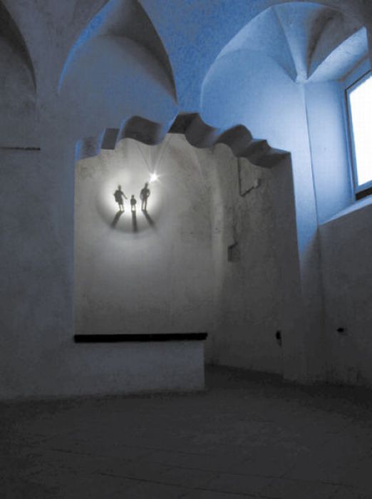 Amazing Artwork Made Out of Shades (33 pics)