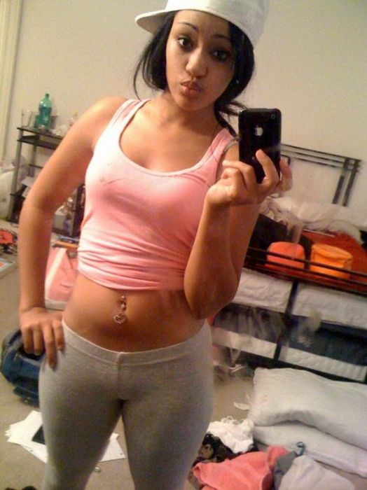 iPhone Girls (32 pics)