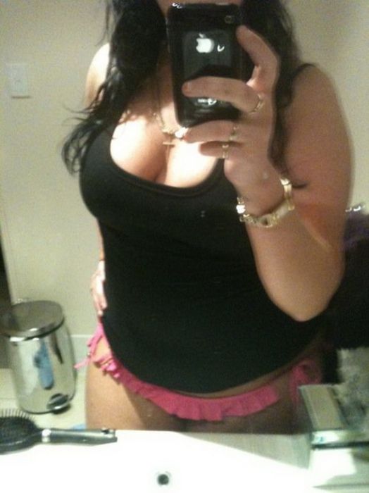 iPhone Girls (32 pics)