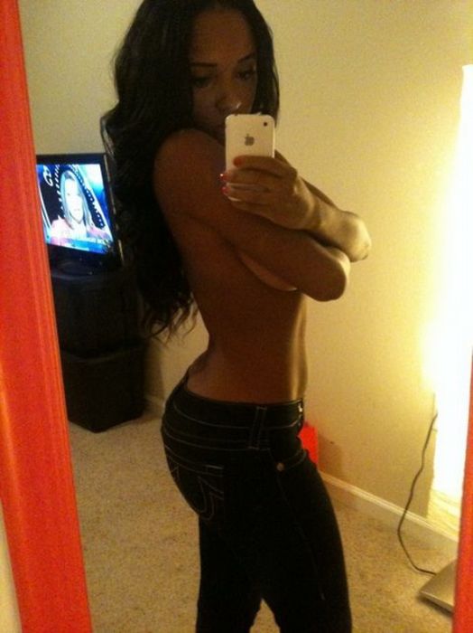 iPhone Girls (32 pics)