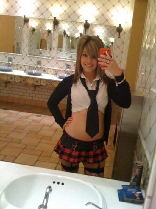 iPhone Girls (32 pics)