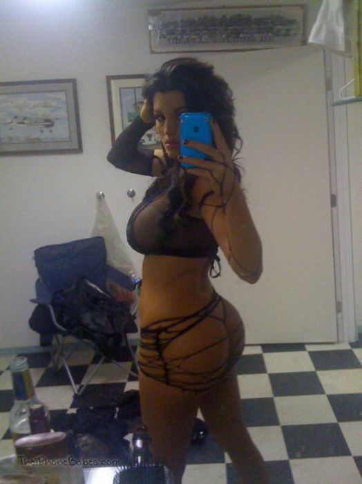 iPhone Girls (32 pics)