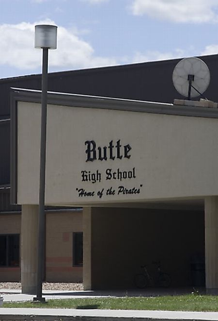 Bad School Names (19 pics)