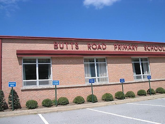 Bad School Names (19 pics)