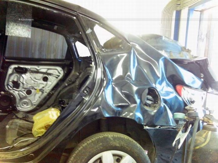 How to Make a Crashed Car to Look Like a Normal One (89 pics)