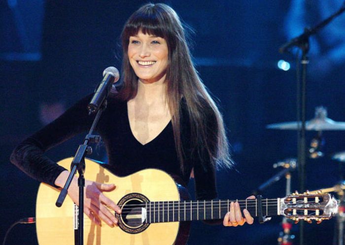 The Official Carla Bruni Facelift Timeline (15 pics)