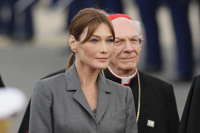 The Official Carla Bruni Facelift Timeline (15 pics)