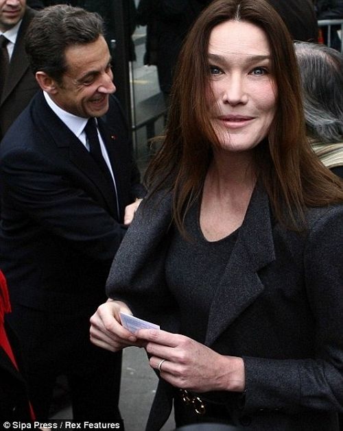 The Official Carla Bruni Facelift Timeline (15 pics)