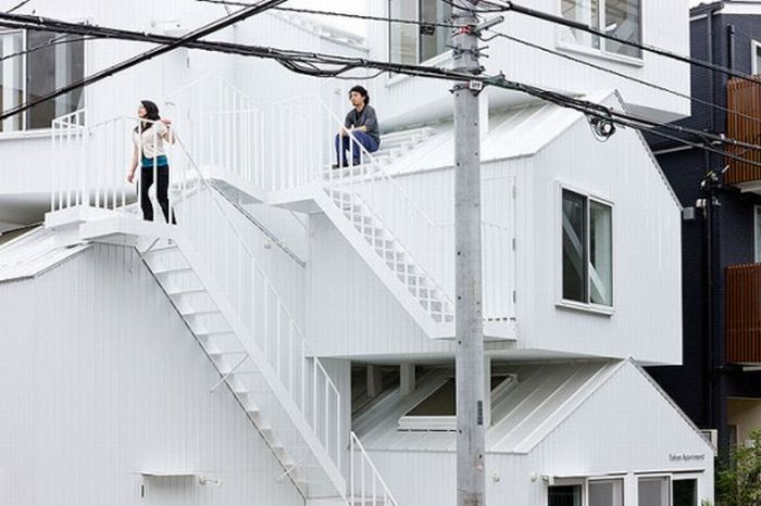 Very Unusual Apartment Building in Tokyo (10 pics)