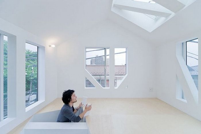 Very Unusual Apartment Building in Tokyo (10 pics)