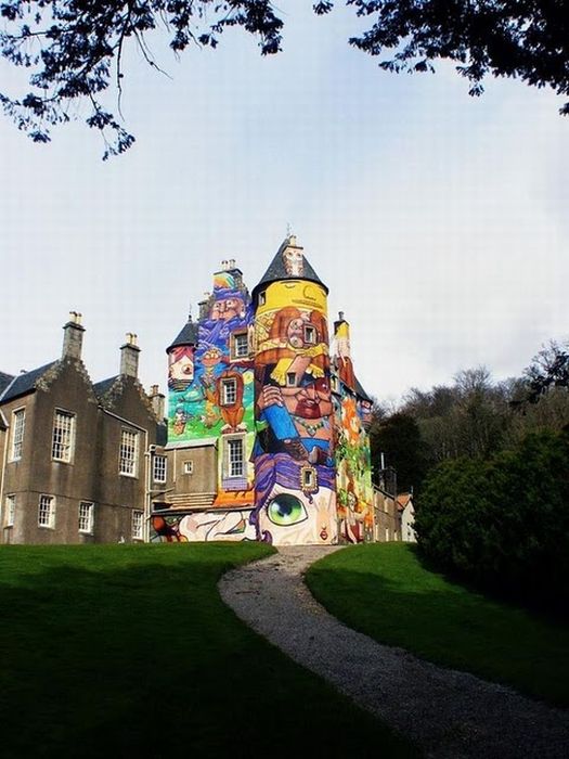 Graffiti Castle in Scotland (15 pics)