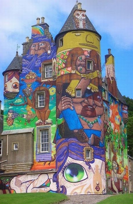 Graffiti Castle in Scotland (15 pics)