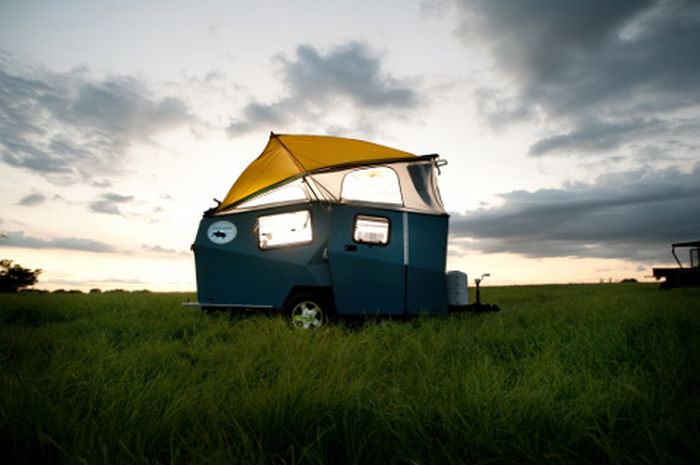 Cricket Trailer (12 pics)