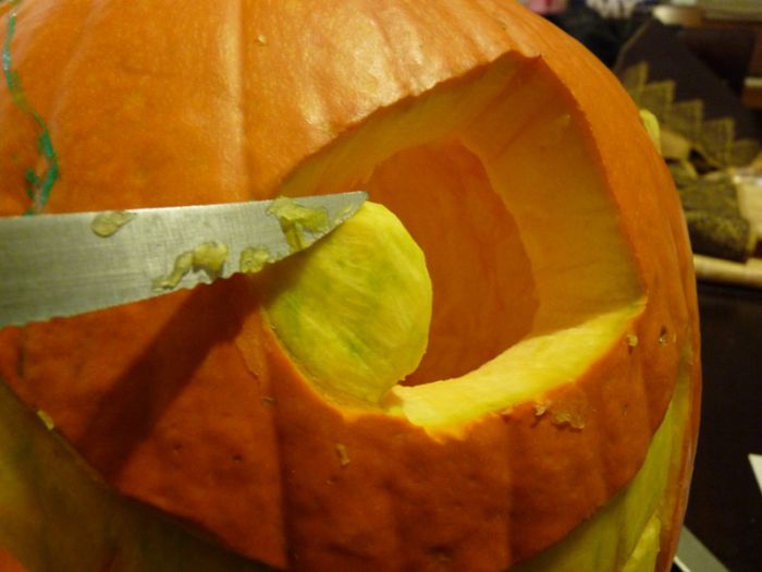 How to Create a Cannibal Pumpkin (34 pics)