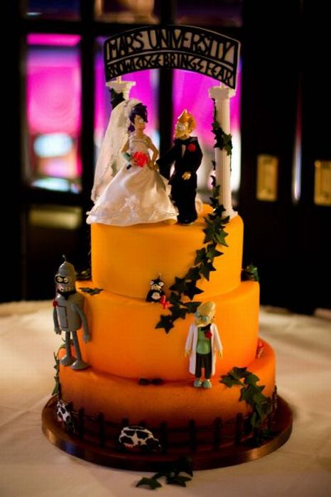 Awesome Futurama Wedding Cake (10 pics)