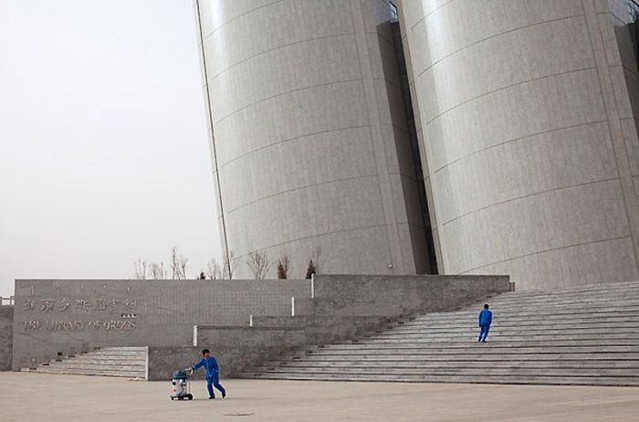Ordos, China: A Modern Ghost Town (13 pics)