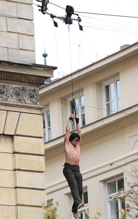 Tom Cruise During the Filming of Mission Impossible 4 in Prague (11 pics)