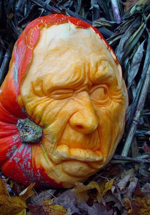 Incredible Pumpkin Carvings (19 pics)