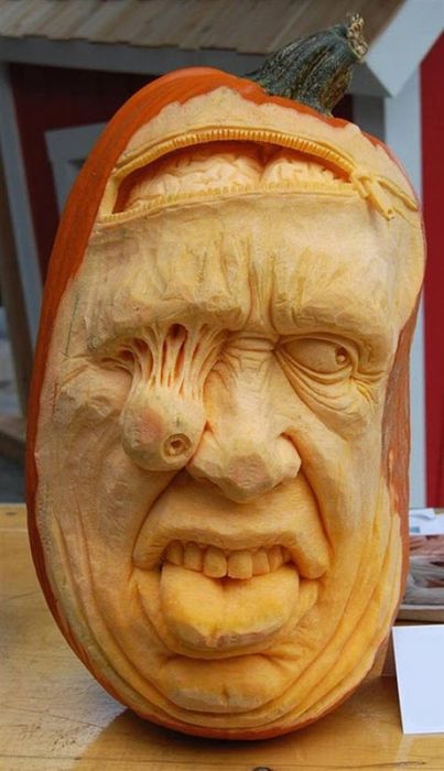 Incredible Pumpkin Carvings (19 pics)
